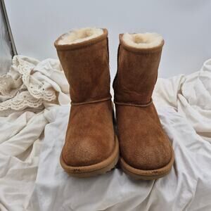 UGG Classic boots MID Chestnut Kids GIRLS  Size 2